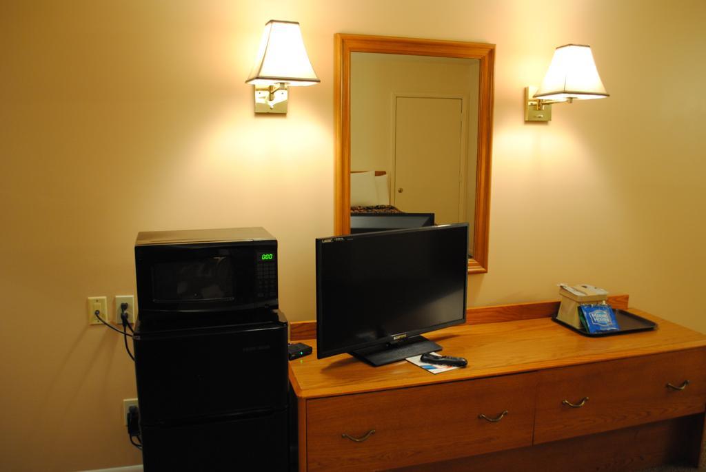 Camp Inn Lodge Oscoda Zimmer foto