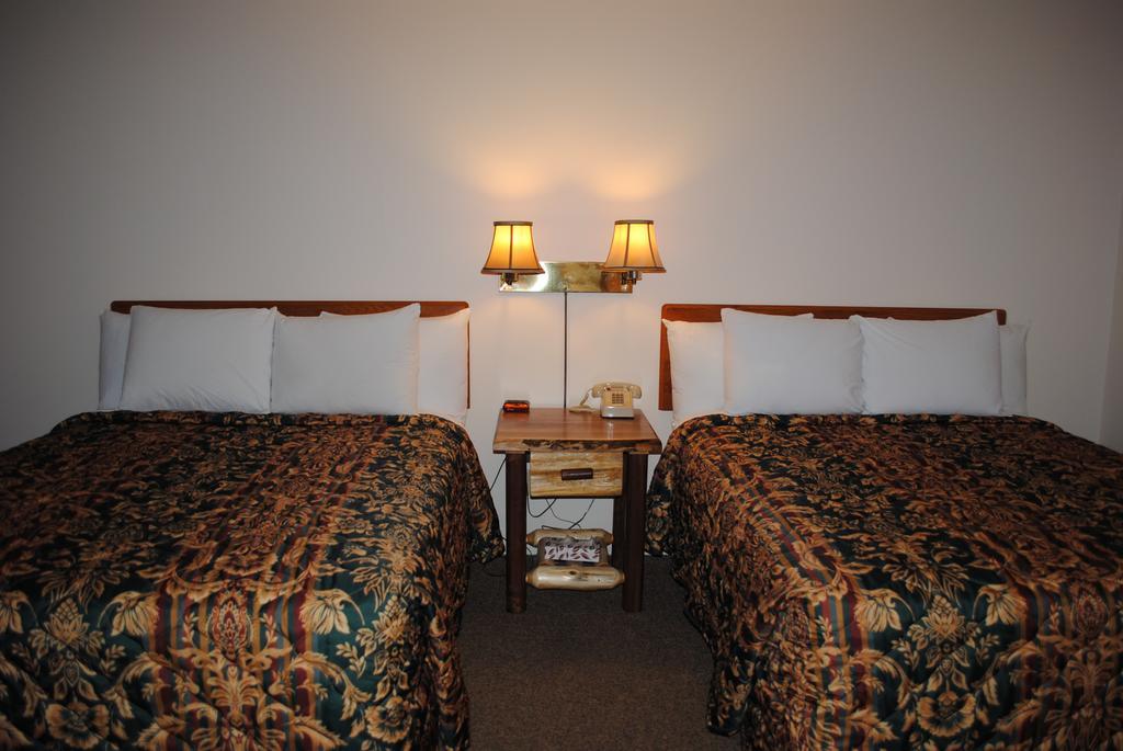 Camp Inn Lodge Oscoda Exterior foto