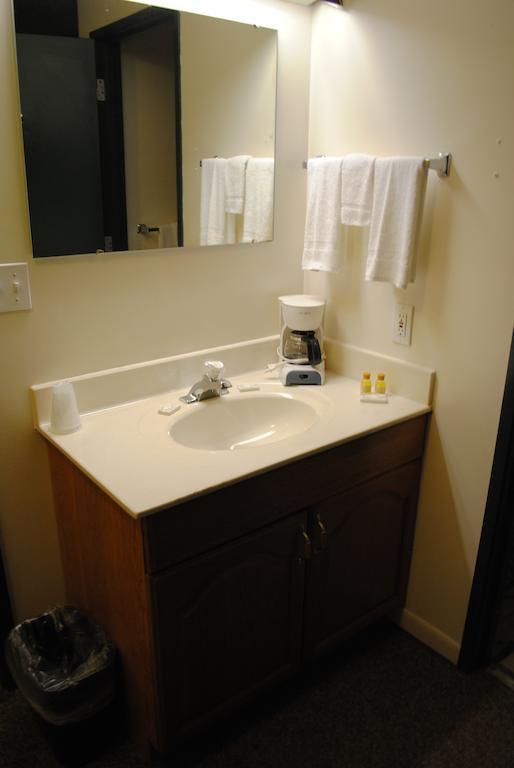 Camp Inn Lodge Oscoda Zimmer foto